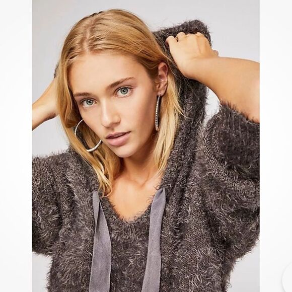 Free People‎ Women’s L Fuzzy Light As a Feather Hoodie Sweater  Grey Cozy New - Picture 9 of 10